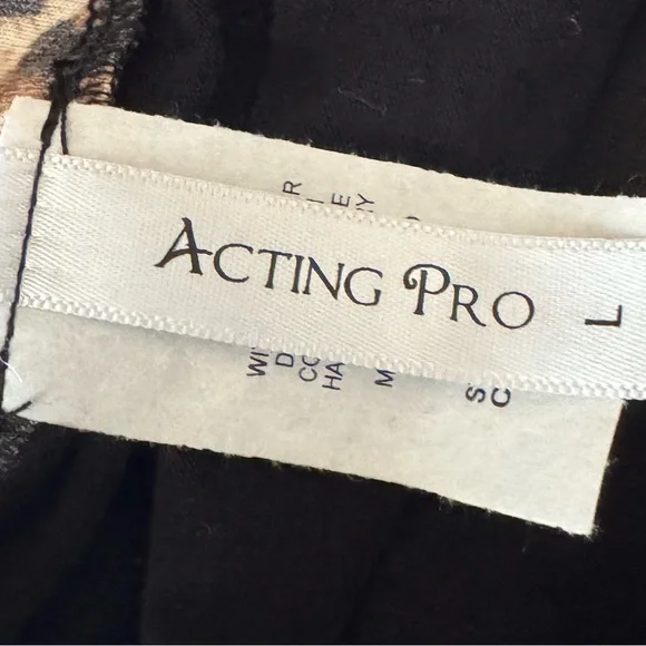 Acting Pro Womans Large Black Shirt with short Leopard Print Sleeves. NWOT.soft - Picture 4 of 5